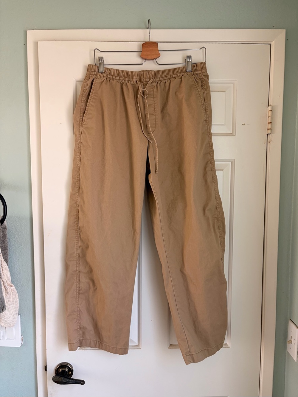 GAP Women’s Mid-Rise Easy Barrel Khakis - Picture 2 of 4